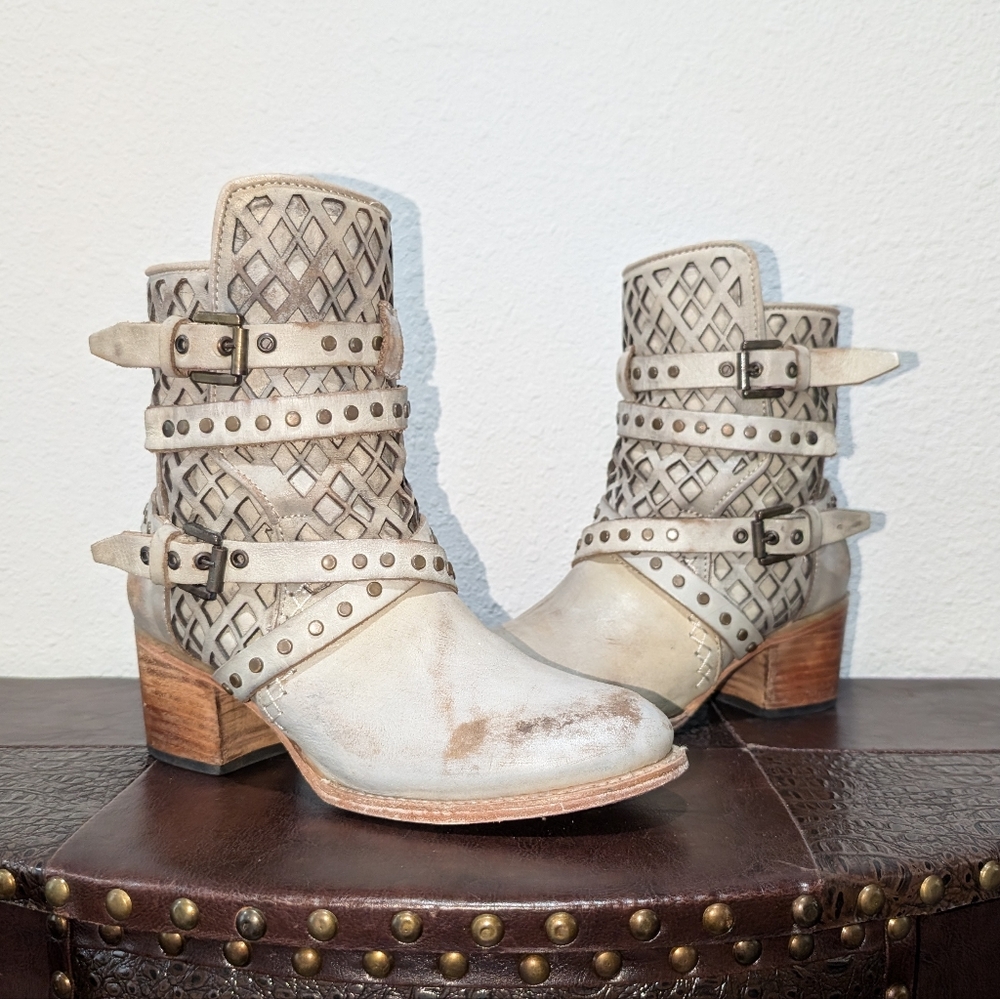 RARE Freebird by Steven Cato Ankle Boots in Stone Size 10